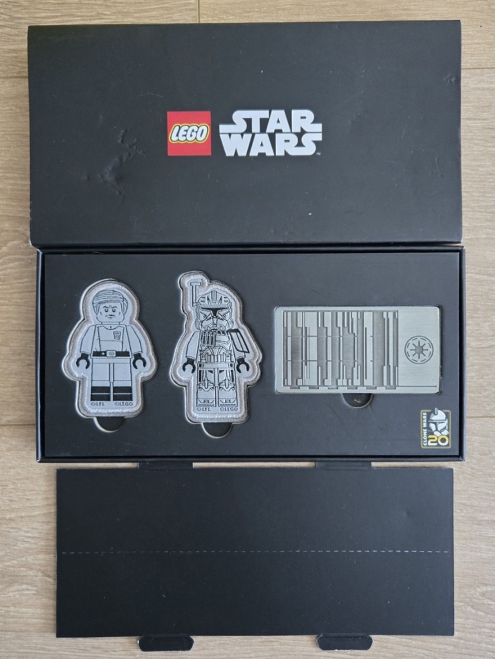 LEGO STAR WARS "Metal Republic Credit with 2 Minifigure Patches" 5008162 UNUSED